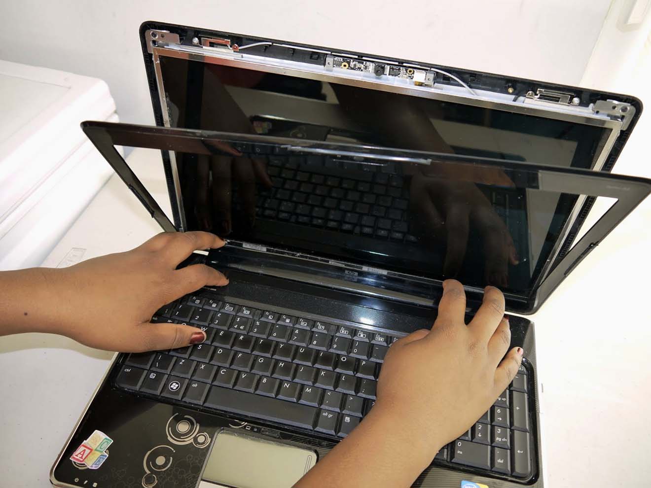 Замена экрана ноутбука HP в Нахабино